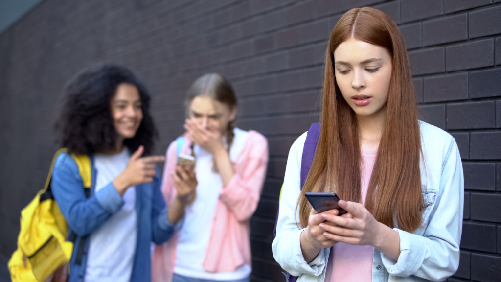 bullying adolescente, acoso escolar, psicóloga de adolescentes, señales de bullying, TCC adolescentes, qué hacer si mi hijo sufre bullying, TCC adolescentes, DBT adolescentes
